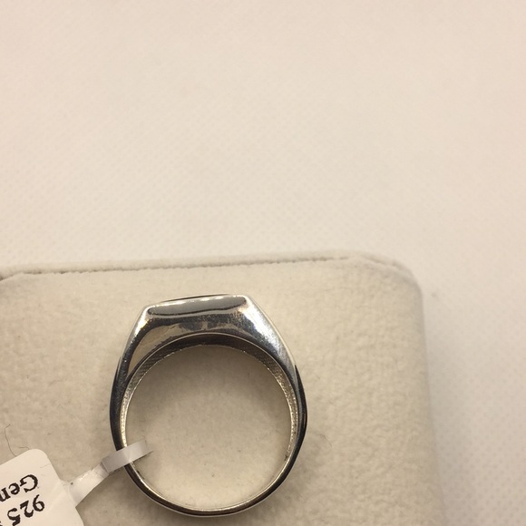 Men’s or Women’s Onyx Ring - Picture 5 of 9